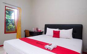 RedDoorz near Kampus UMP Purwokerto